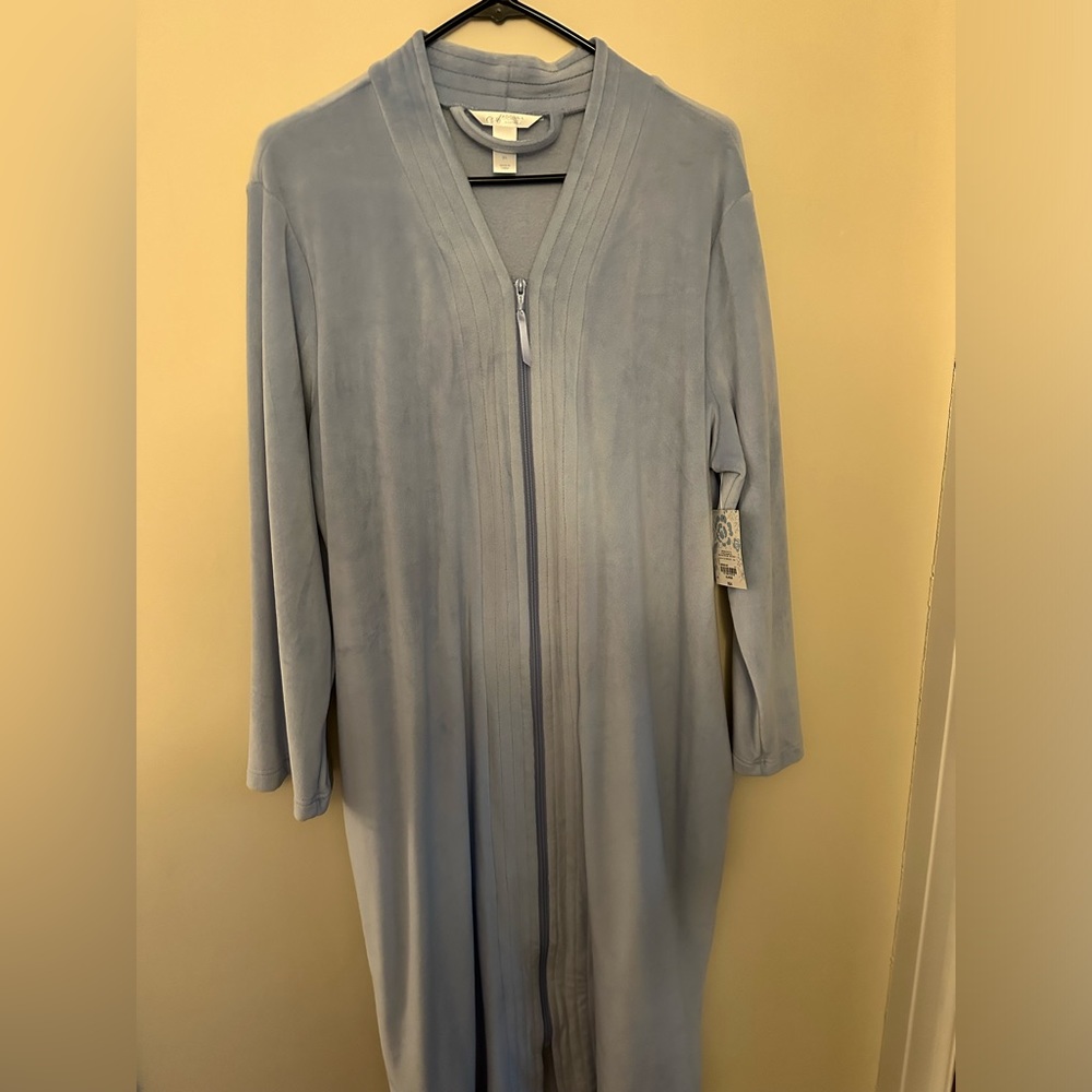 Women’s floor length robe /housecoat nwt
